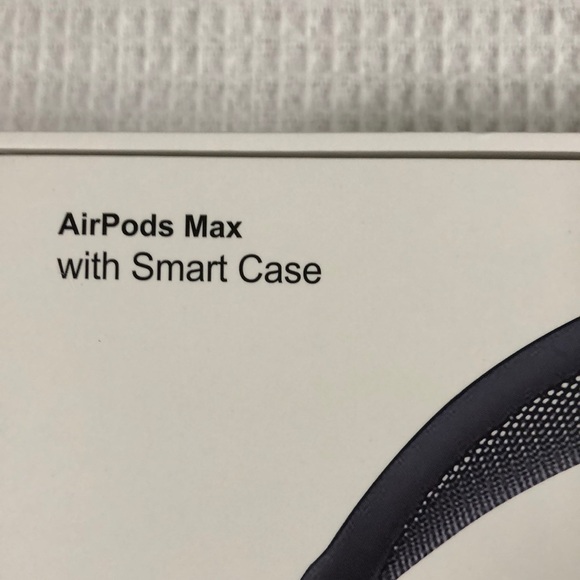 Apple Airpods Pro Max Headphones - Picture 8 of 8